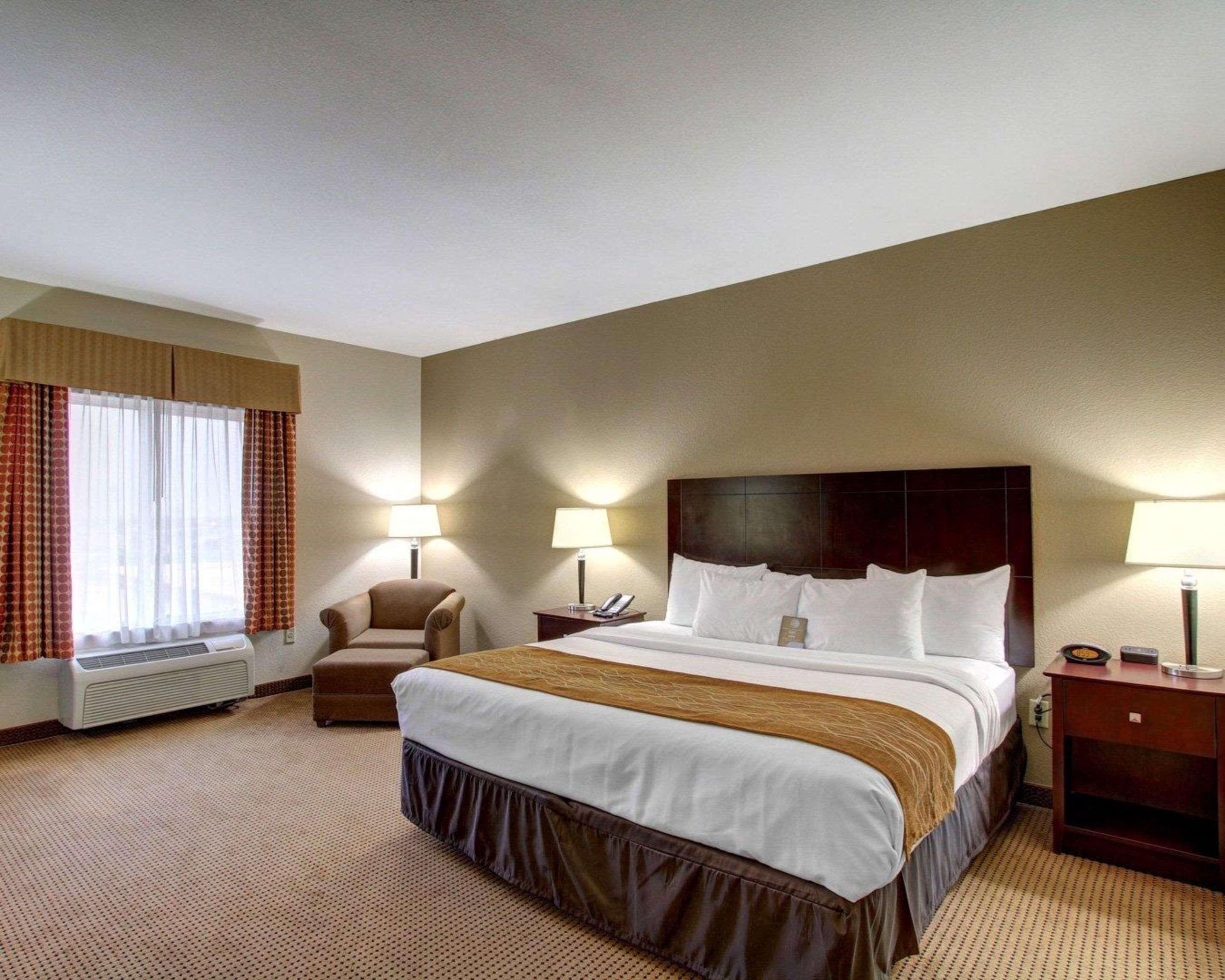 Comfort Inn & Suites Alvarado Exteriör bild