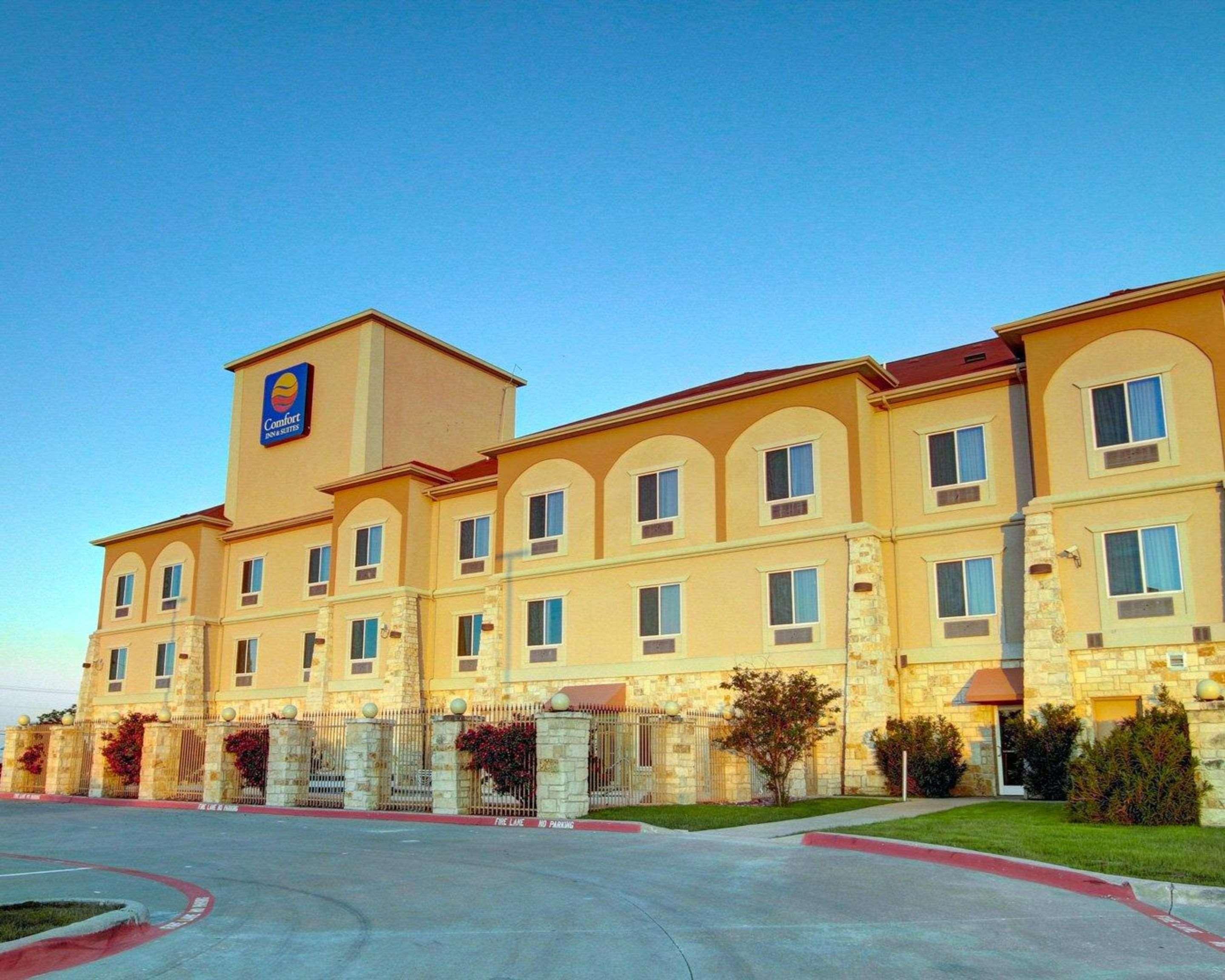 Comfort Inn & Suites Alvarado Exteriör bild